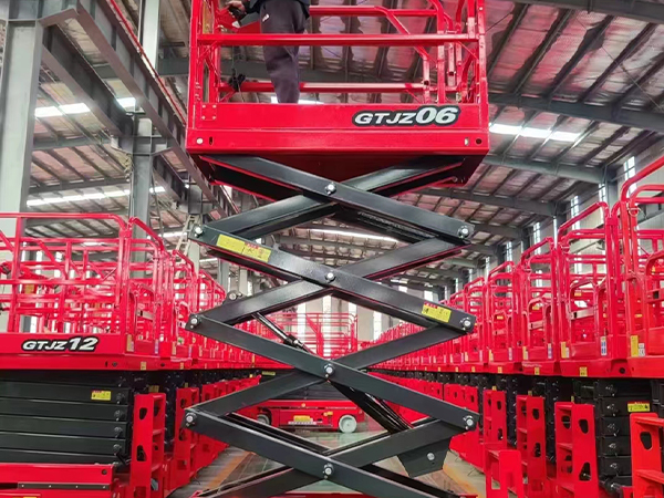 移動(dòng)式升降機(jī) 移動(dòng)式升降機(jī)